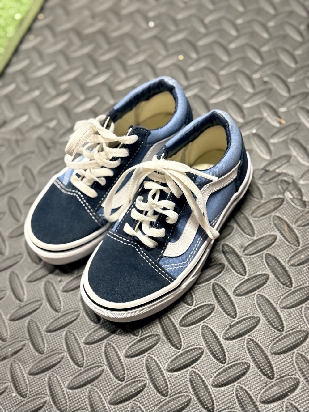 Vans Kids Low-Top Lace-Up Sneakers in Navy and Light Blue